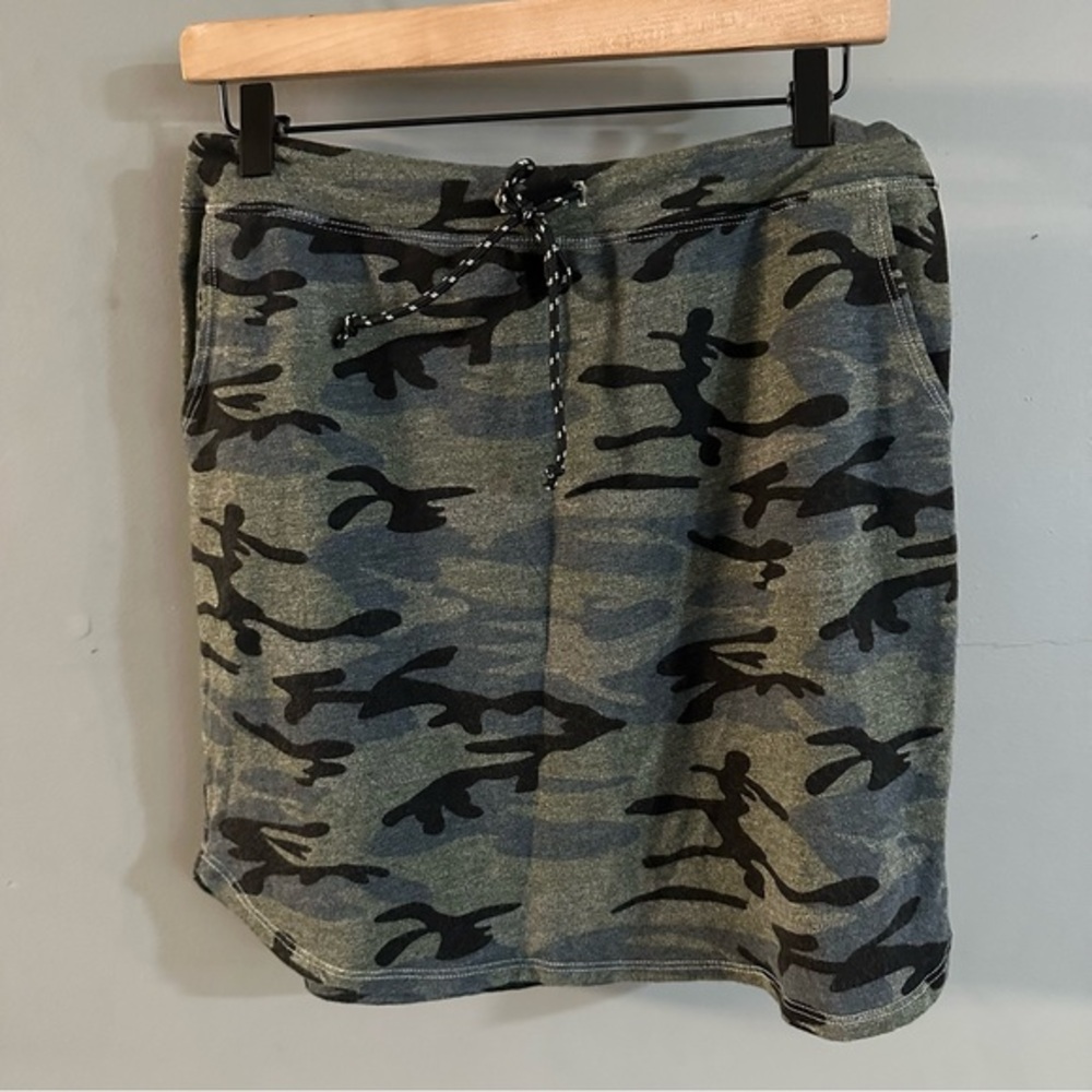 SUNDRY GREEN CAMOUFLAGE MINI SKIRT SIZE‎ 2